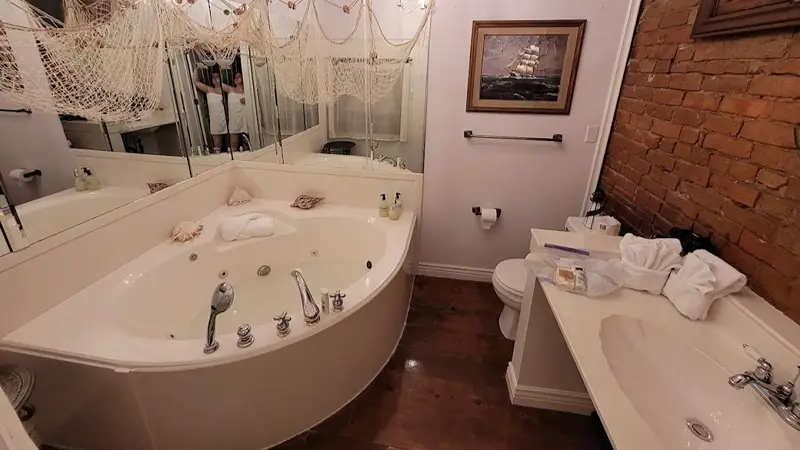 Hotels with jacuzzi in room in Provo