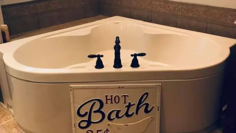 Hotels with jacuzzi in room in Waynesboro