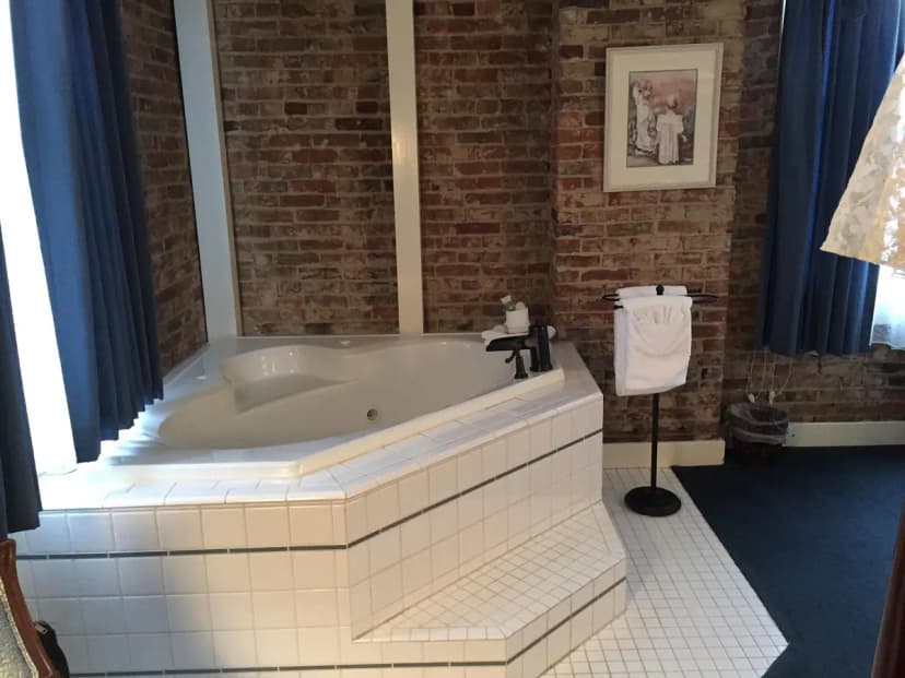 Hotels with jacuzzi in room in Jacksonville