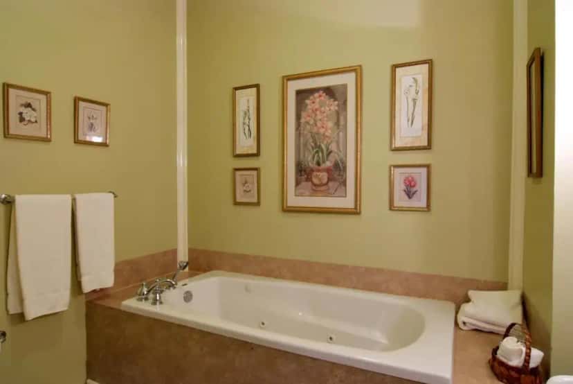 In-room hot tub at Historic Michabelle Inn in Hammond, IN