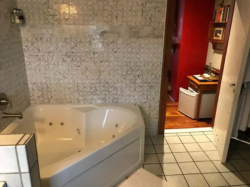 In-room hot tub at Historic Smithton Inn in Ephrata, PA
