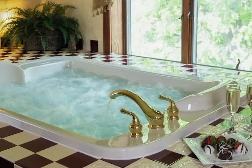 Private in-room jacuzzi in the Webster Jacuzzi Room, 1 Queen Bed at Historic Webster House Bed and Breakfast