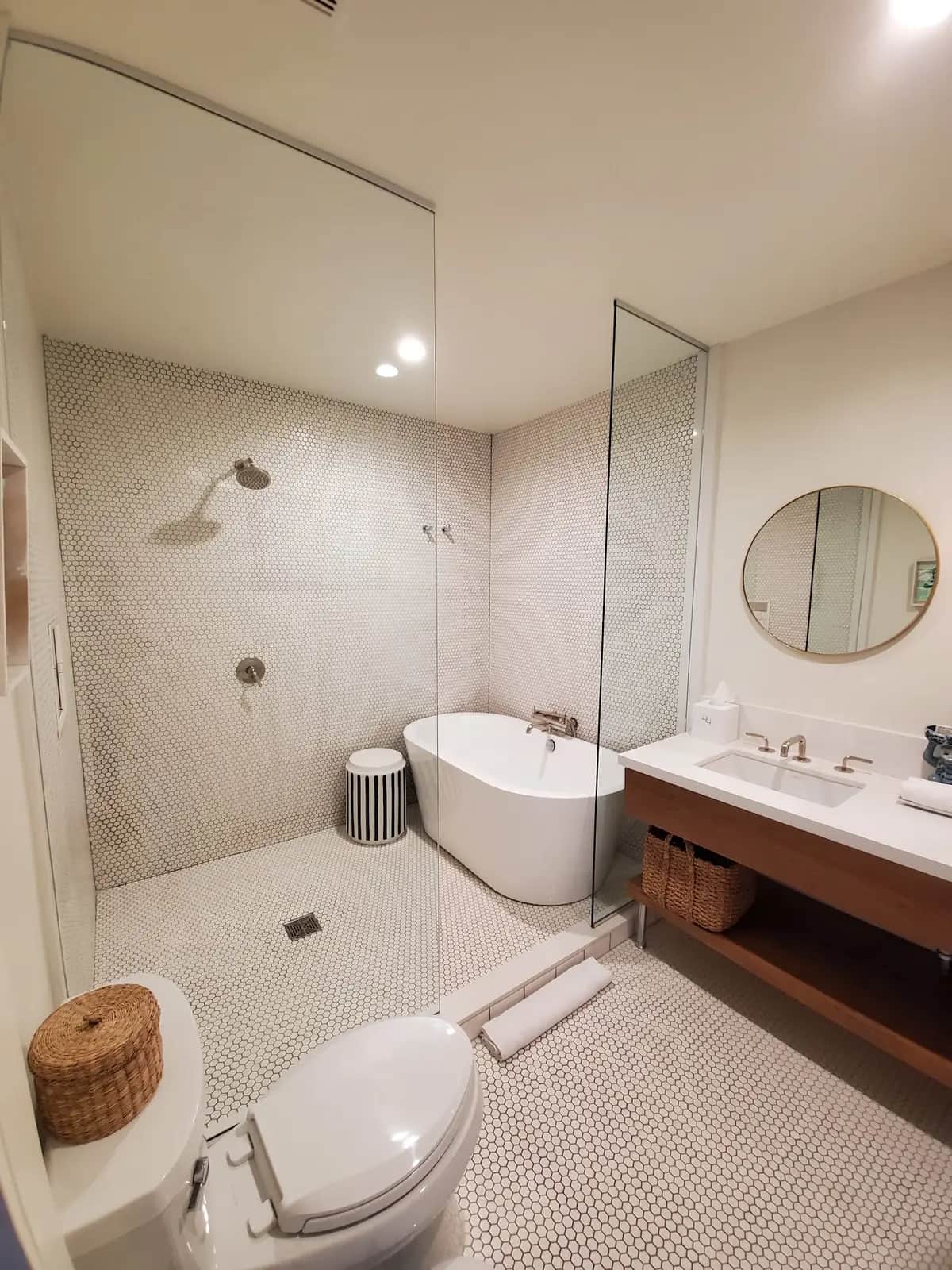 Deep soaking bathtub at Holiday House Palm Springs