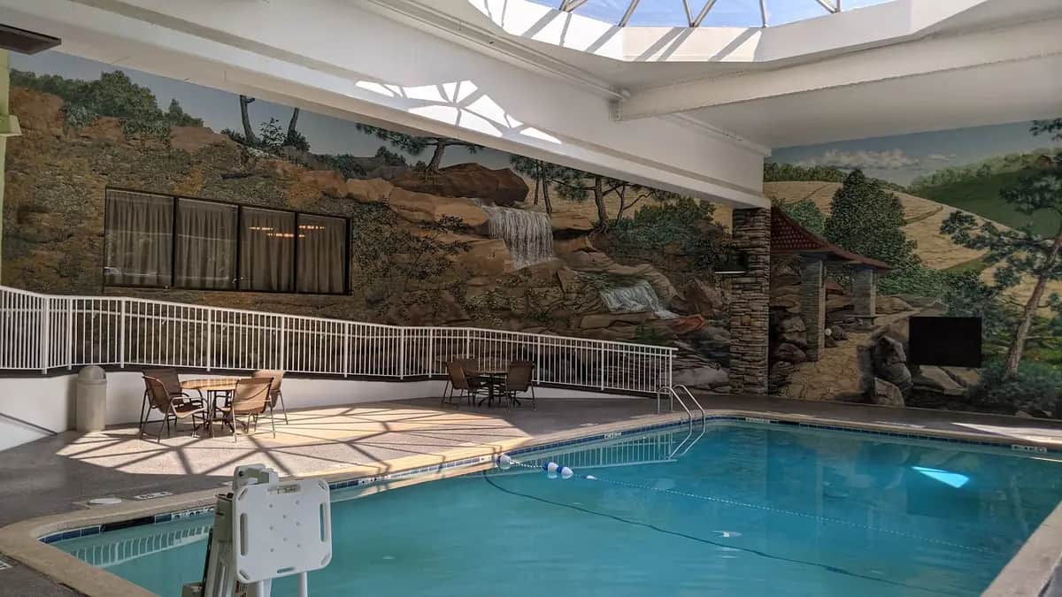 Shared indoor hot tub at Holiday Inn & Suites Des Moines-northwest By IHG