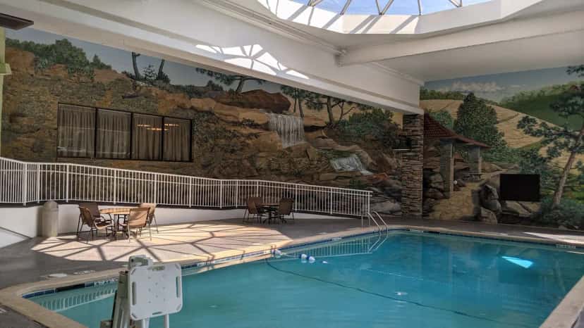 Shared indoor hot tub at Holiday Inn & Suites Des Moines-northwest By IHG in Urbandale, IA