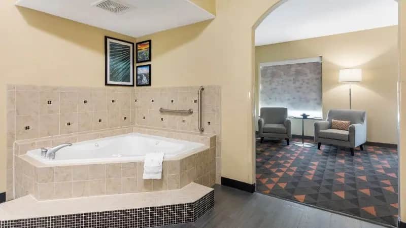 Holiday Inn & Suites Waco Northwest, an IHG Hotel hotel photo 1 in Waco, Texas