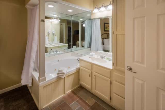 Jetted bathtub at Holiday Inn Club Vacations Holiday Hills Resort Branson