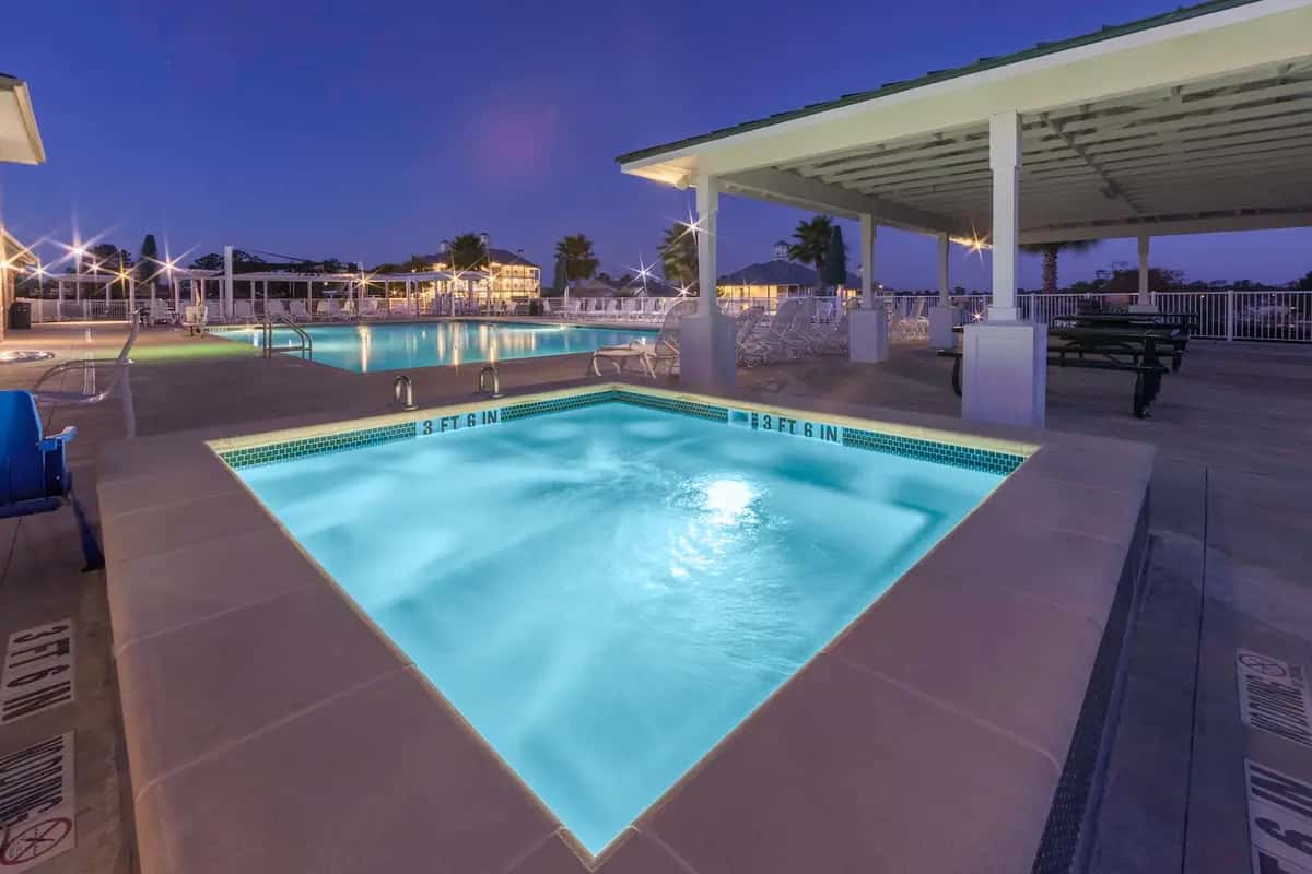 Shared outdoor hot tub at Holiday Inn Club Vacations Piney Shores Resort Lake Conroe