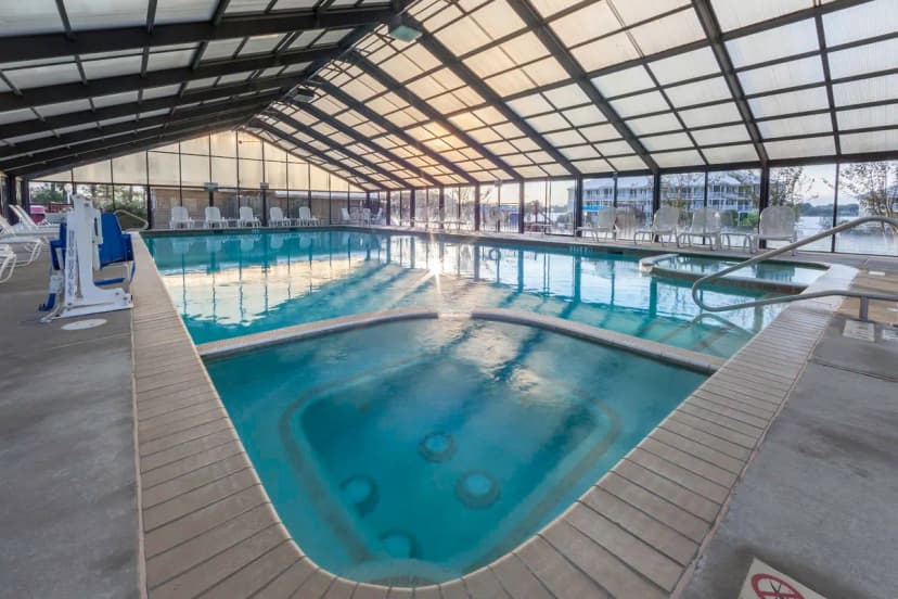 Hotels in Conroe with a jacuzzi in the room