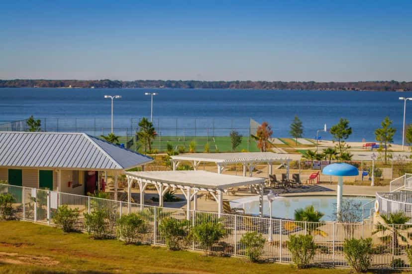 Shared outdoor hot tub at Holiday Inn Club Vacations Villages Resort Lake Palestine in Flint, TX
