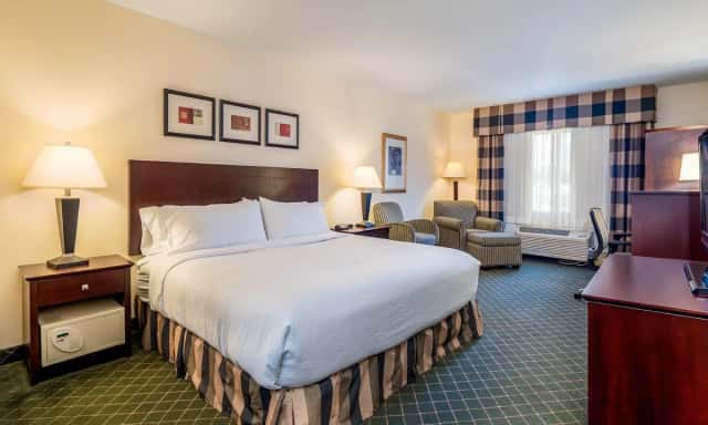 Holiday Inn Conference Ctr Marshfield, an IHG hotel — guest room
