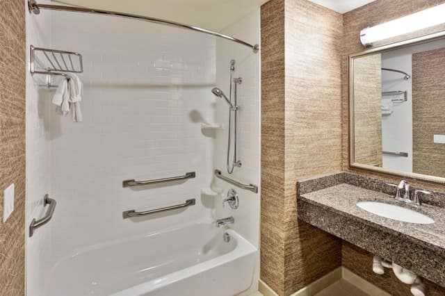 Deep soaking bathtub