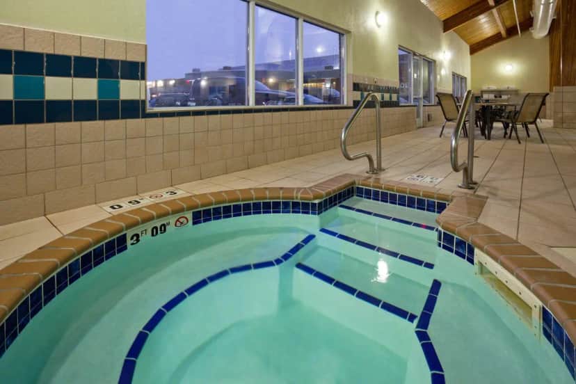 Shared indoor hot tub at Holiday Inn Express & Suites Aberdeen By IHG