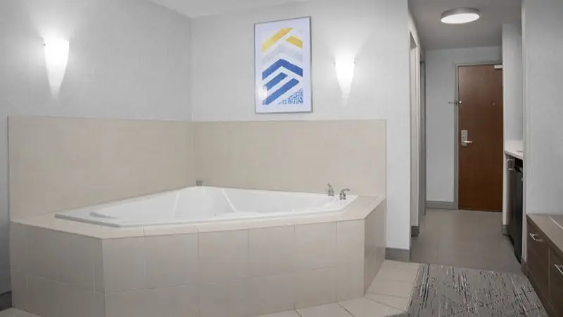 Holiday Inn Express & Suites Alexandria – Fort Belvoir, an IHG Hotel hotel photo 1 in Alexandria, Virginia