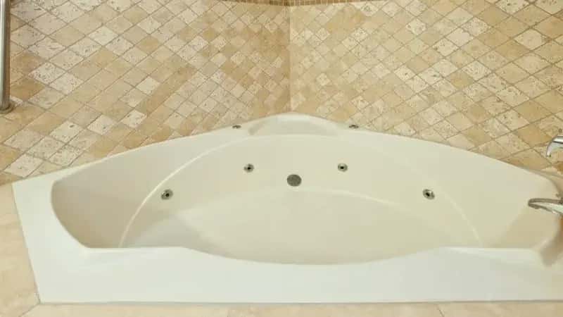 In-room hot tub at Holiday Inn Express & Suites Bedford, an IHG Hotel in Bedford, IN