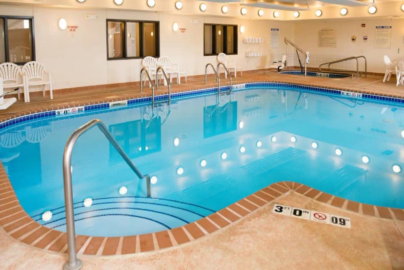 Hotels with jacuzzi in room in Chanhassen