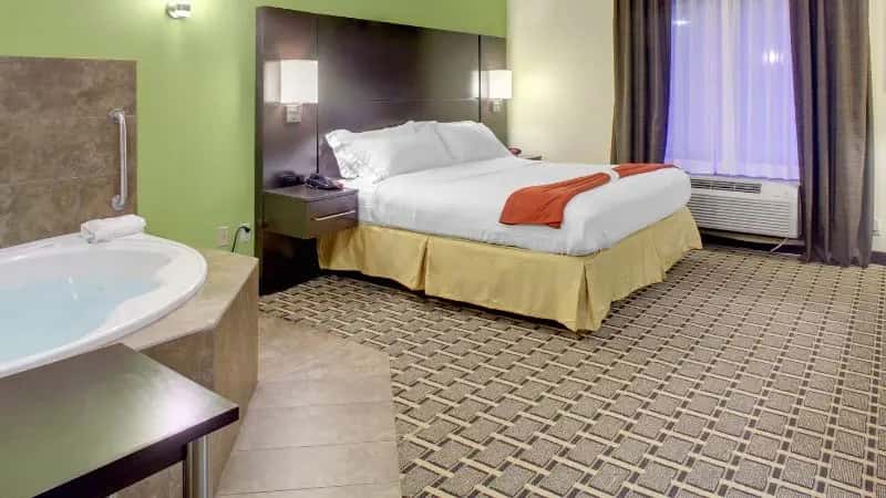 In-room hot tub at Holiday Inn Express & Suites Charleston NW – Cross Lanes, an IHG Hotel in Cross Lanes, WV