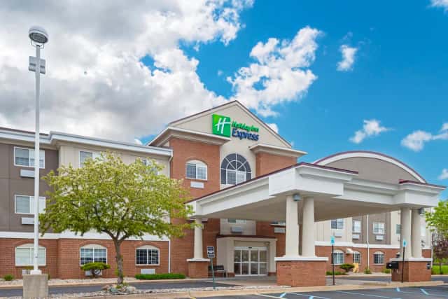 Holiday Inn Express & Suites Charlotte, An IHG Hotel — guest room
