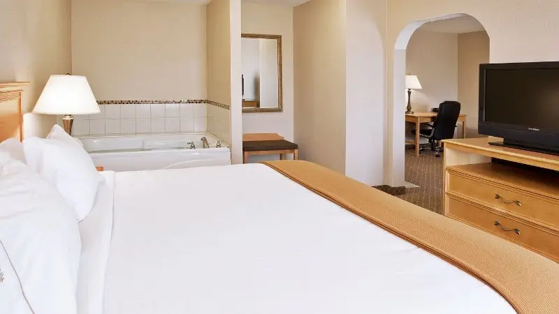 Hotels with jacuzzi in room in Chesterfield