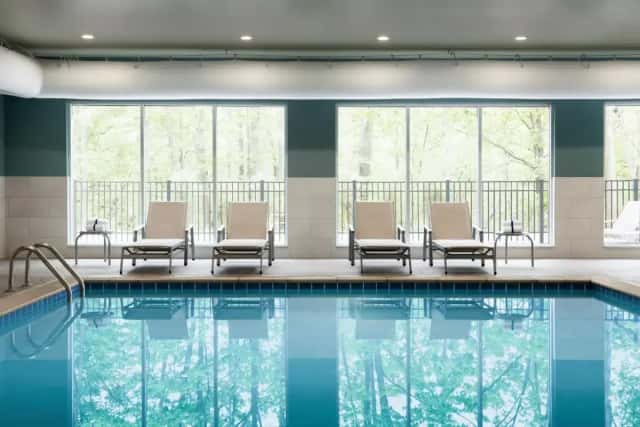 Holiday Inn Express & Suites Clear Spring By IHG — guest room