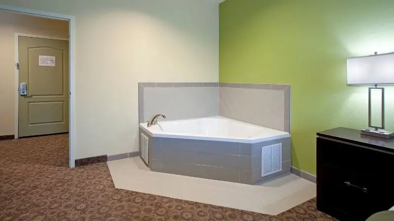 Holiday Inn Express & Suites Clemson – Univ Area, an IHG Hotel — suite