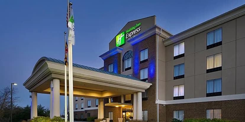Hotels with jacuzzi in room in Elkridge