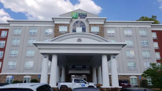 Holiday Inn Express & Suites Columbus South - Fort Benning By Ihg — guest room