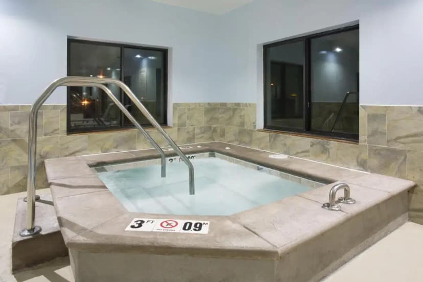 Hotels with jacuzzi in room in Concordia