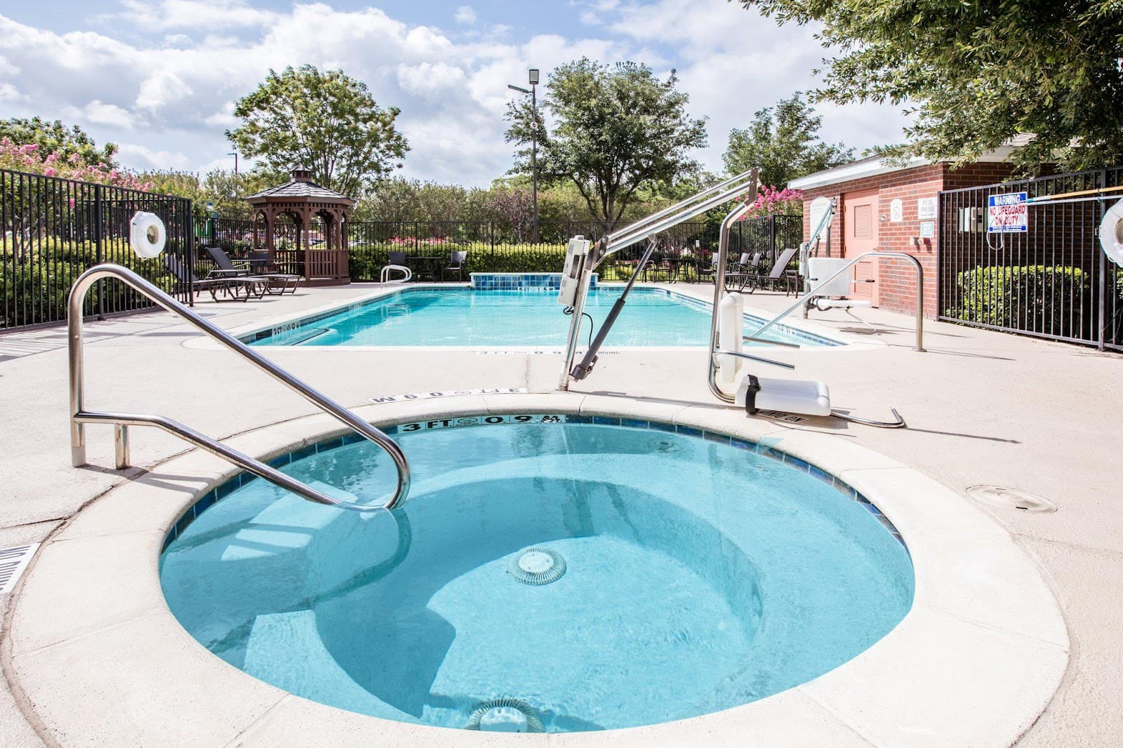 Holiday Inn Express & Suites Dallas - Grand Prairie I-20, an IHG hotel