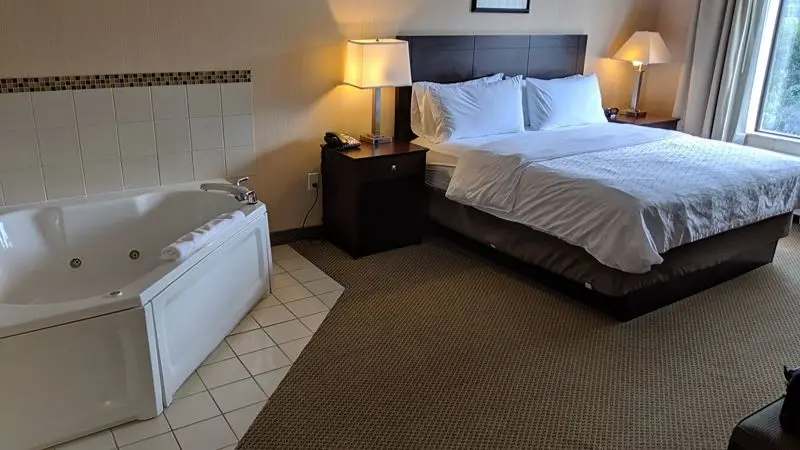 Hotels with jacuzzi in room in Tipp City