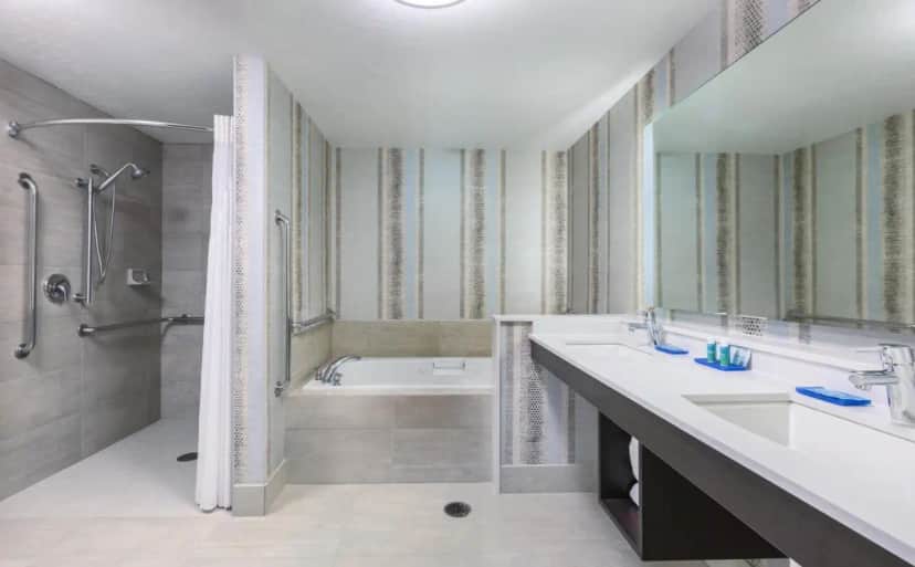 Holiday Inn Express & Suites Eugene Downtown – University, an IHG Hotel — suite