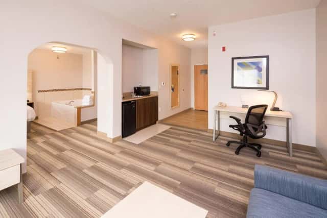 Jetted bathtub at Holiday Inn Express & Suites Grand Blanc By IHG
