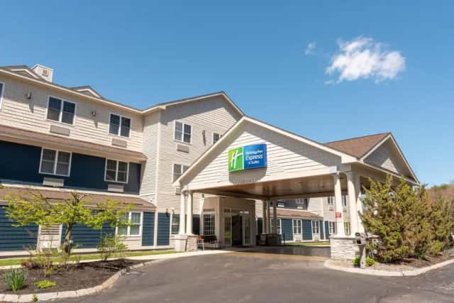 Holiday Inn Express & Suites Hampton South-seabrook By IHG — guest room