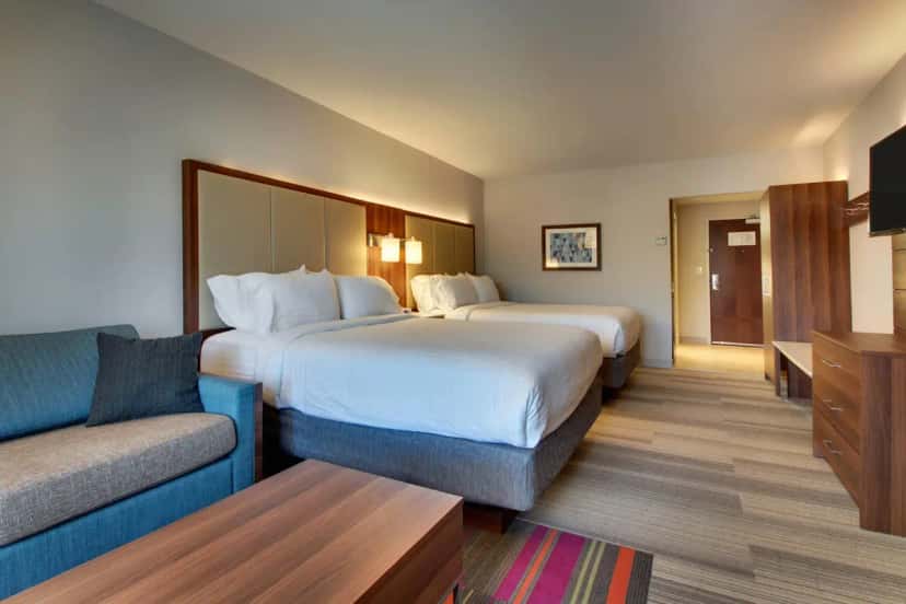 In-room hot tub at Holiday Inn Express & Suites Helen By IHG in Helen, GA