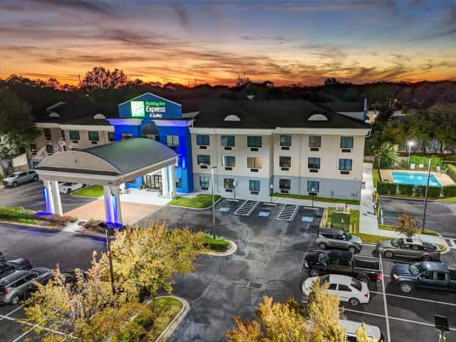 Holiday Inn Express & Suites Jacksonville - Atlantic Beach By IHG — guest room