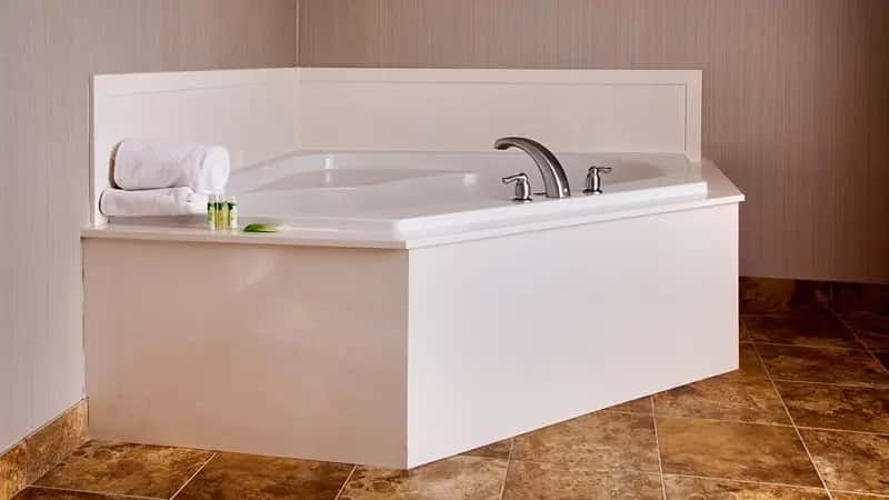 In-room hot tub at Holiday Inn Express & Suites Kanab, an IHG Hotel in Kanab, UT