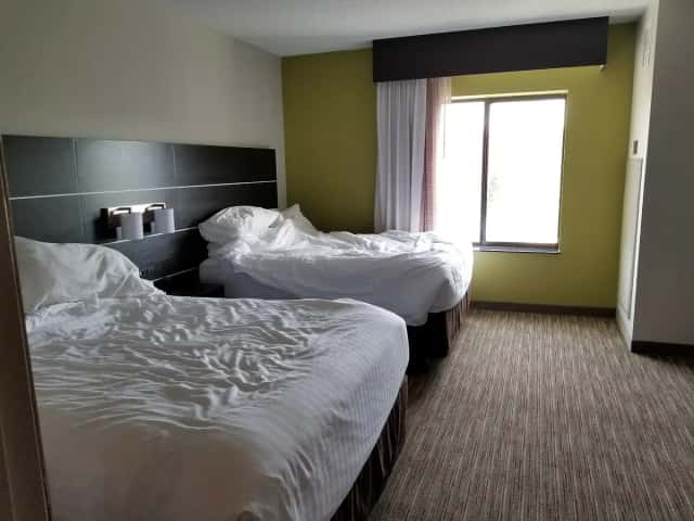 Holiday Inn Express & Suites Kingsport-Meadowview I-26, an IHG hotel — guest room