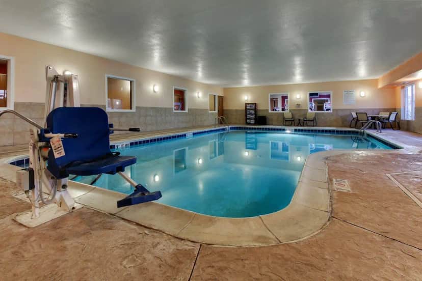 Holiday Inn Express & Suites Lancaster-Lititz, an IHG hotel — pool