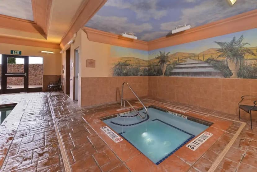 Hotels with jacuzzi in room in Las Cruces