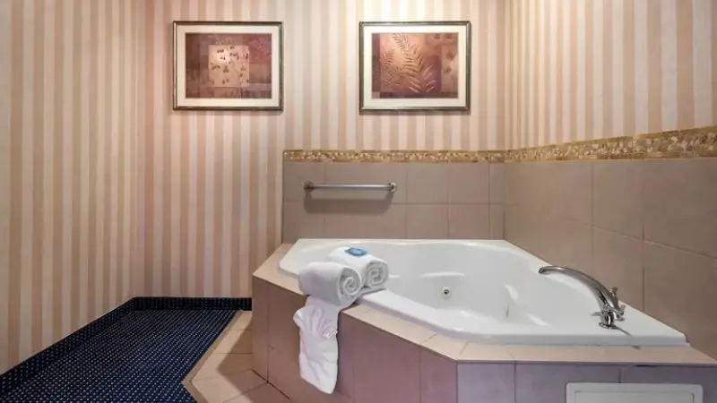 In-room hot tub at Holiday Inn Express & Suites Lathrop in Lathrop, CA
