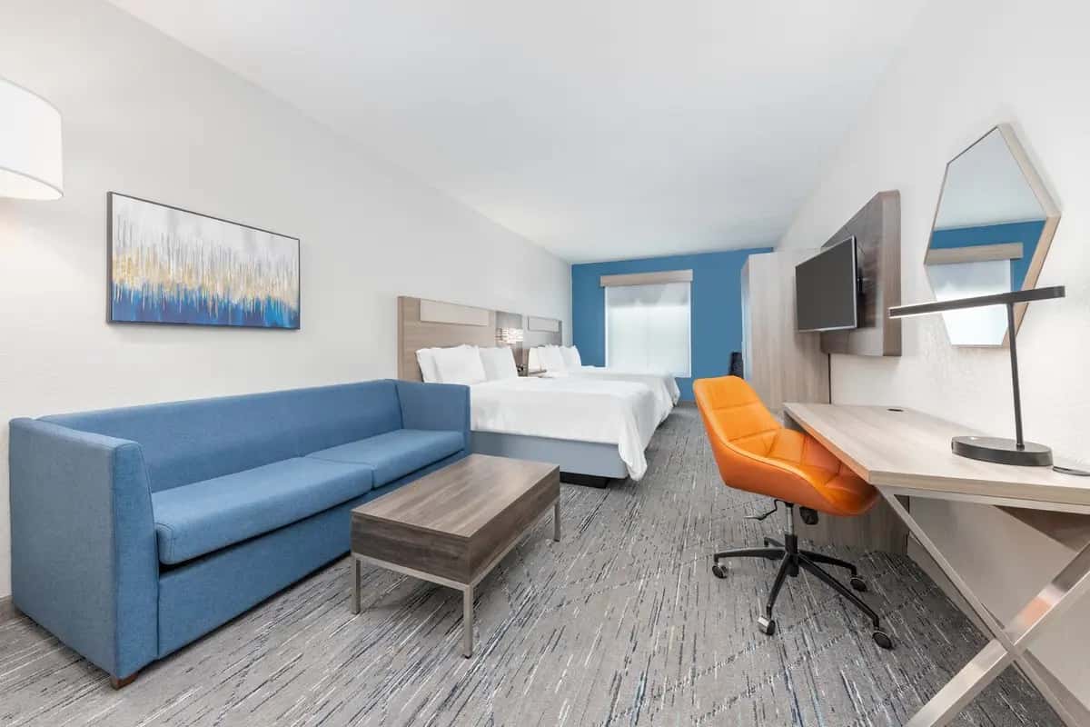 Holiday Inn Express & Suites Little Rock-west By IHG — guest room