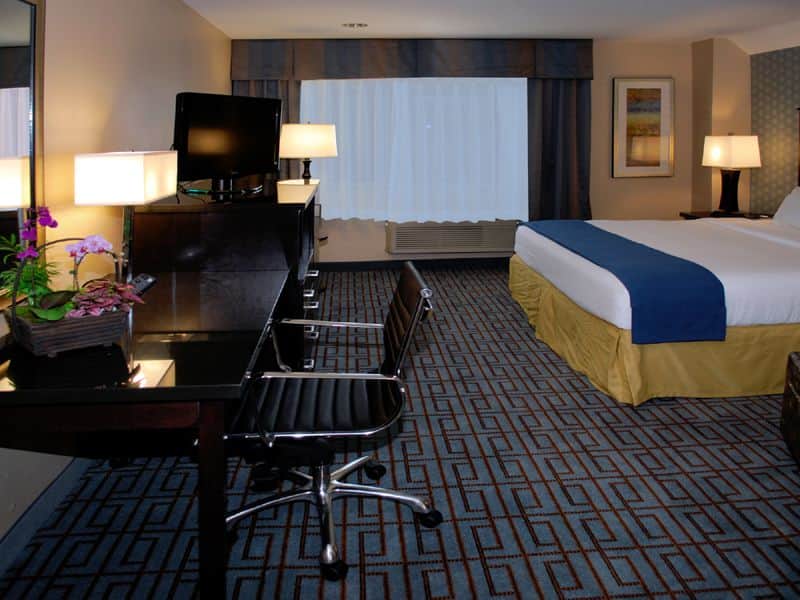 Holiday Inn Express & Suites Los Angeles Downtown West By IHG — guest room