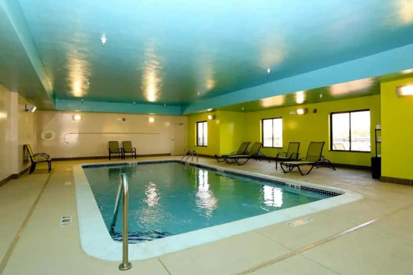 In-room hot tub at Holiday Inn Express & Suites Marion, an IHG Hotel in Marion, IL