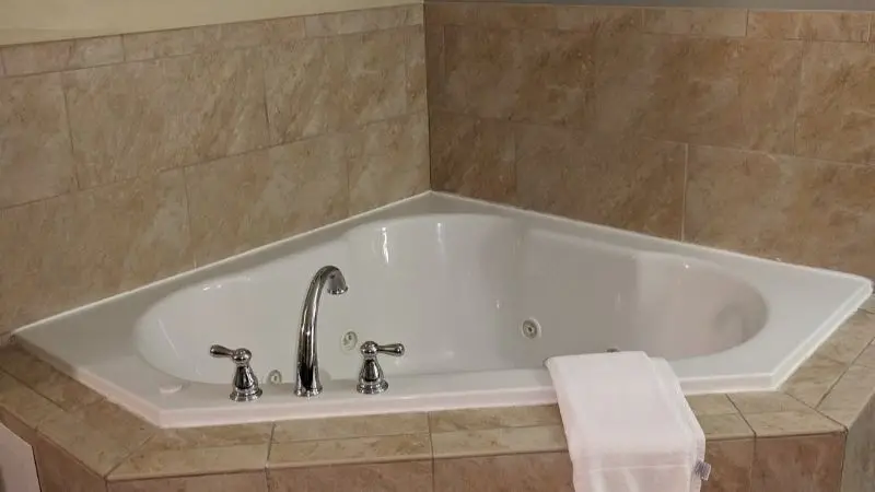 Hotels with jacuzzi in room in Marion
