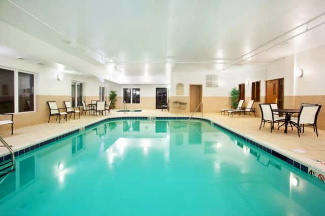 Holiday Inn Express & Suites Mattoon By IHG — guest room