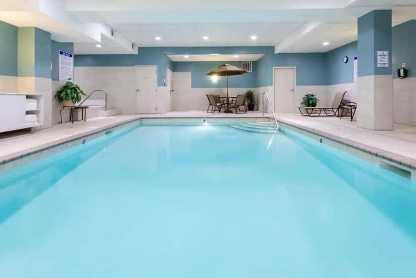 In-room jacuzzi tub at Holiday Inn Express & Suites Minneapolis-Dwtn Conv Ctr, an IHG hotel in Minneapolis, MN