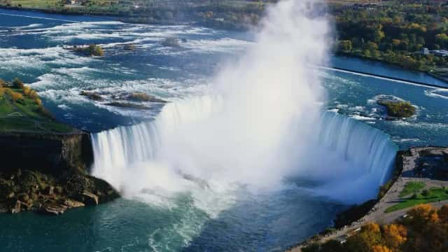 Holiday Inn Express & Suites Niagara Falls By IHG — guest room