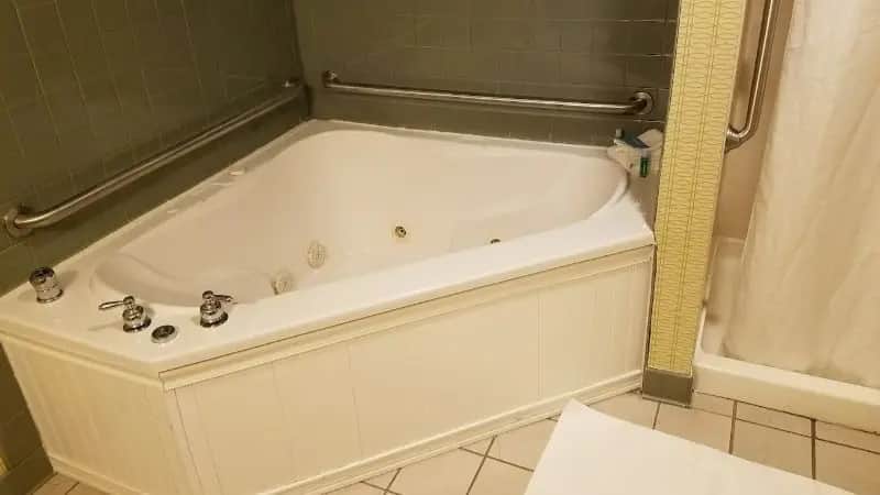 Holiday Inn Express & Suites North Conway, an IHG Hotel hotel photo 1 in North Conway, New Hampshire