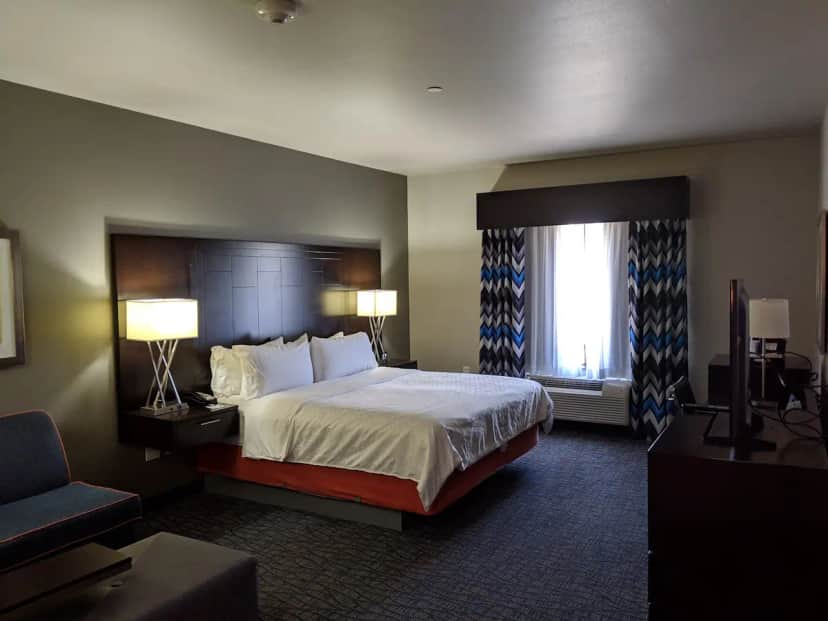 Holiday Inn Express & Suites Oklahoma City Southeast - I-35 By IHG — guest room