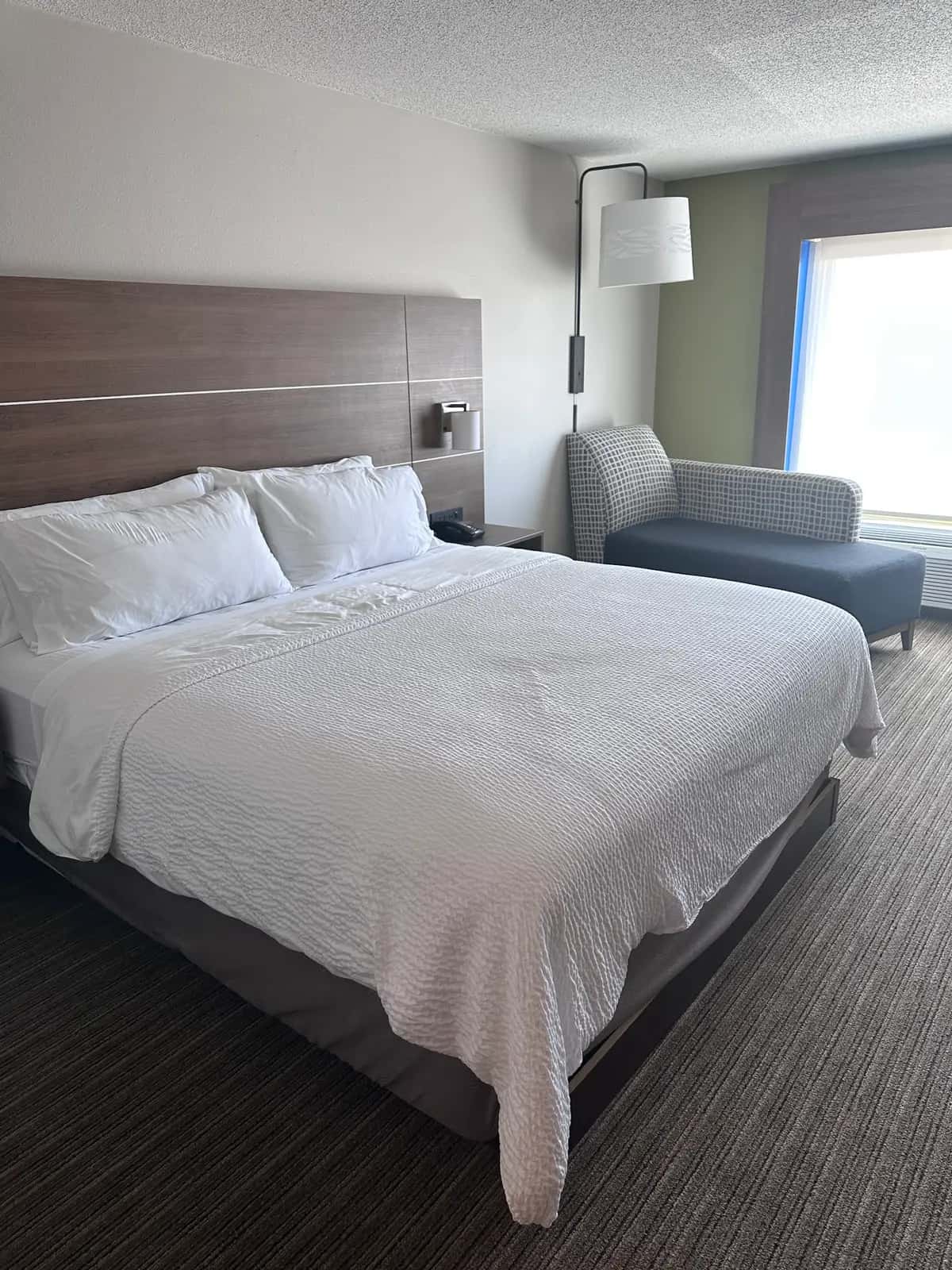 Holiday Inn Express & Suites Omaha - 120th And Maple By IHG — guest room
